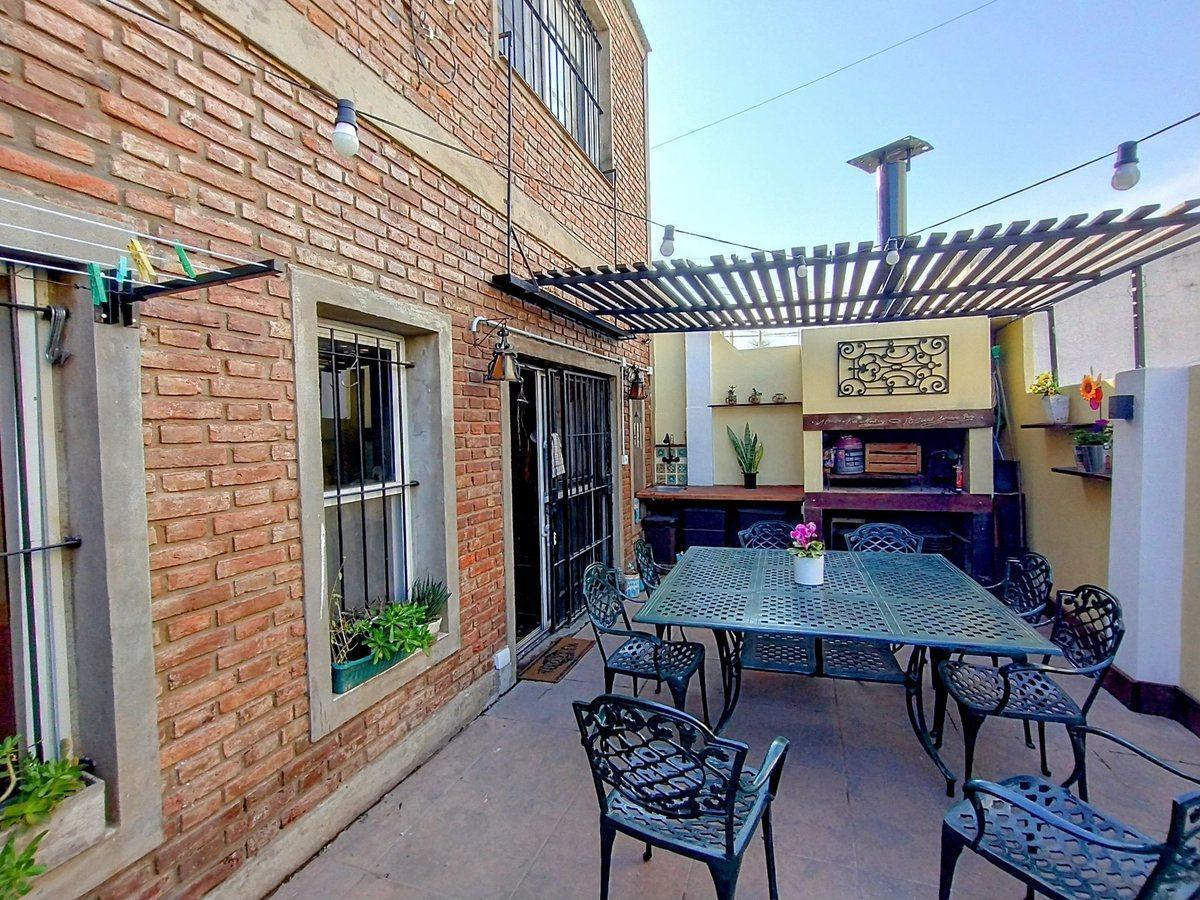Foto de VENTA CASA 4 DORMITORIOS, COCHERA Y PATIO, imagen 4