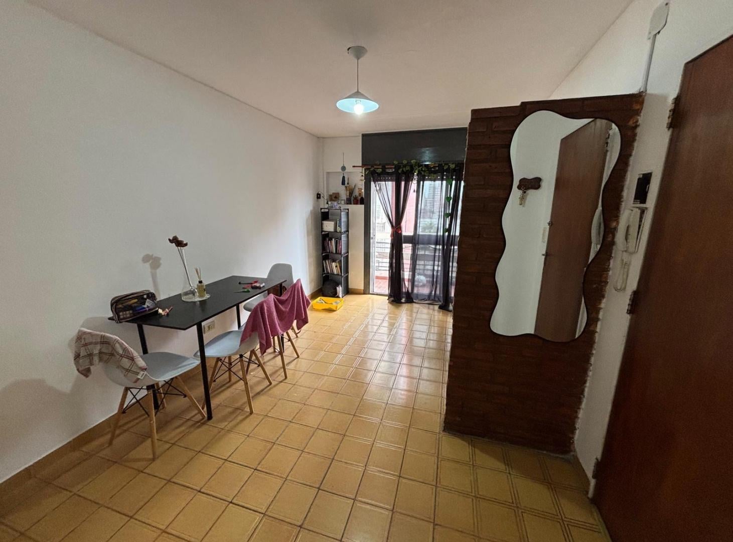 Foto de VENTA PISO COMPLETO - DOS DEPTOS (ideal inversores), imagen 2