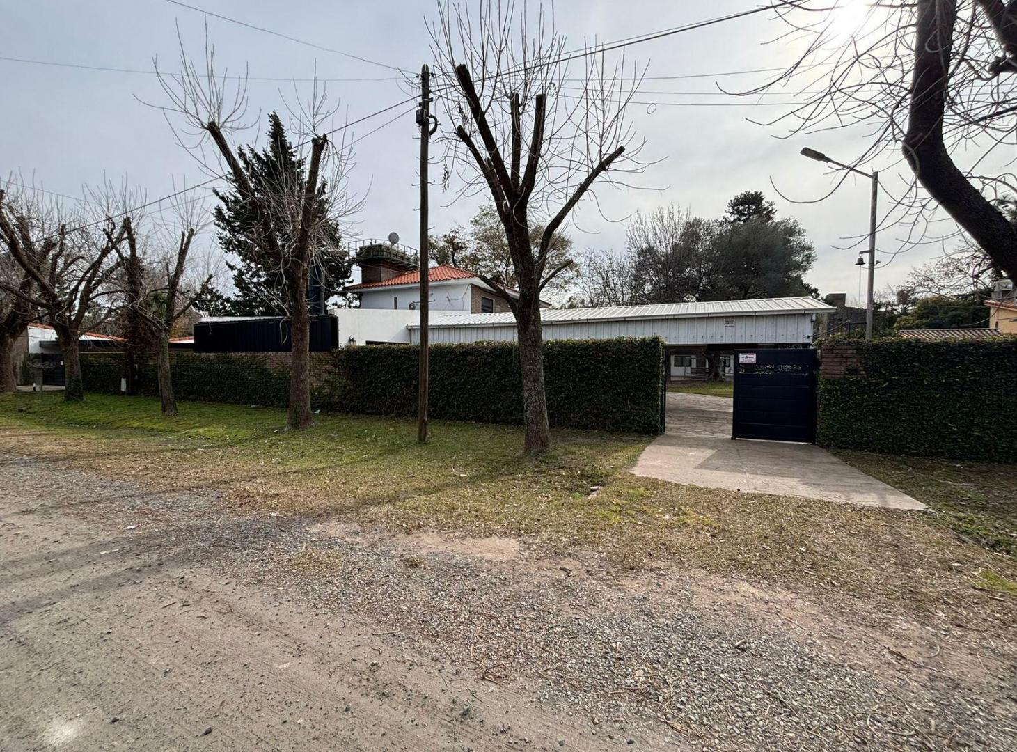 Foto de VENTA CASA DE ESTILO 2.762 M2 DE TERRENO EN FUNES, imagen 2