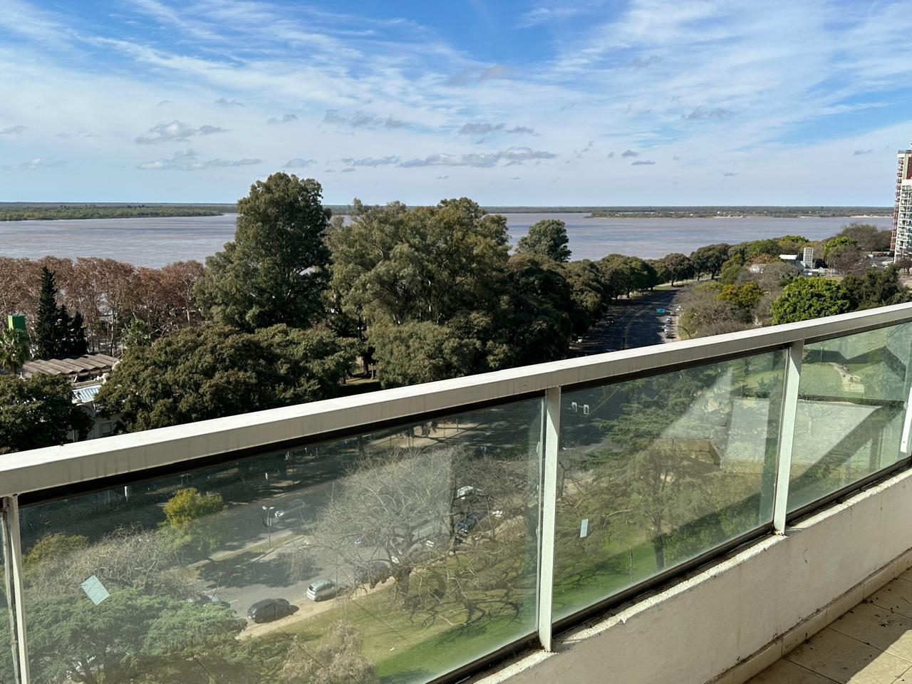 Foto de Venta departamento vista al rio despejada con cochera, imagen 1