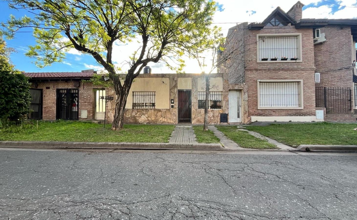 Foto de VENTA CASA 2 DORMITORIOS Y JARDÍN, imagen 2
