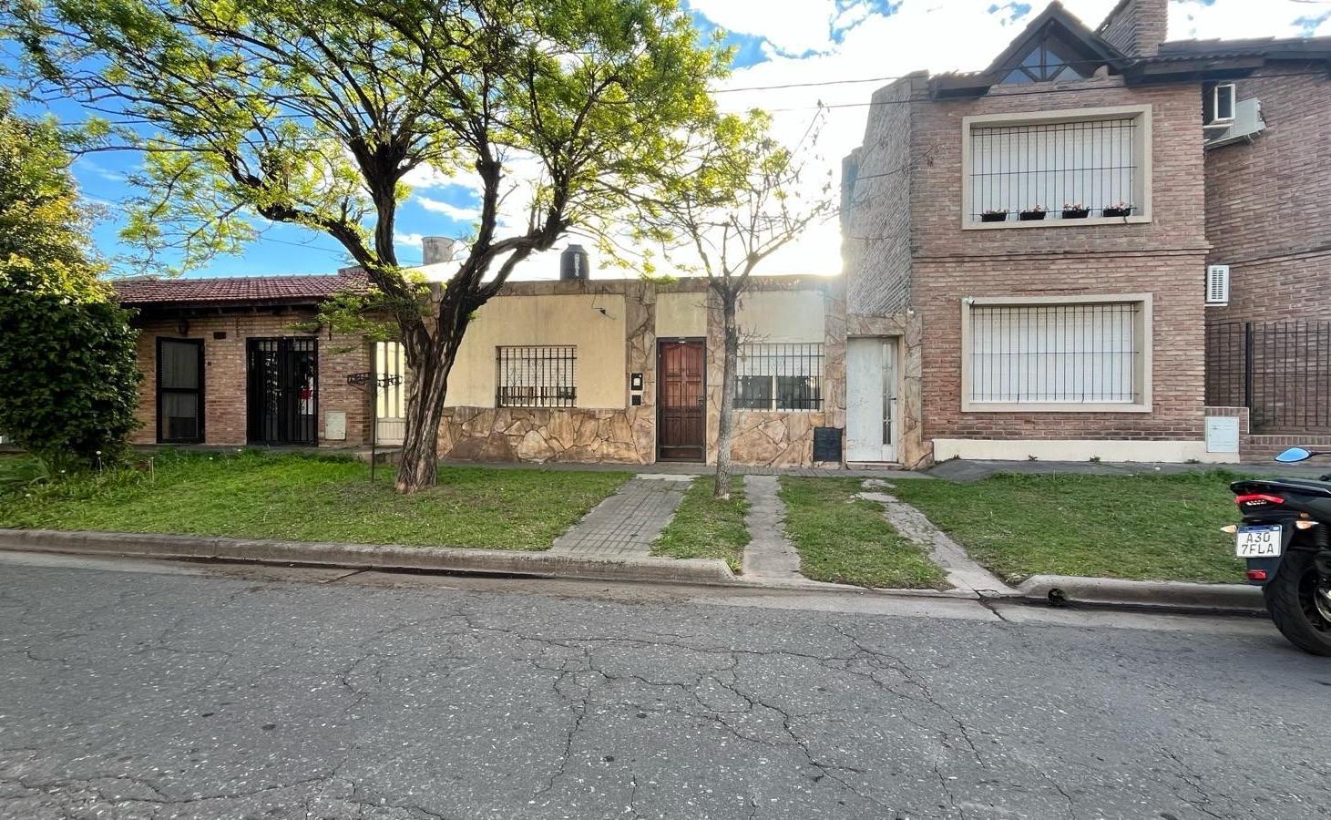 Foto de VENTA CASA 2 DORMITORIOS Y JARDÍN, imagen 1