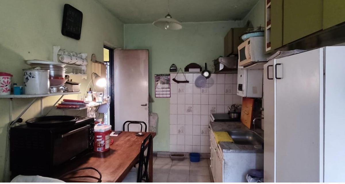 Foto de casa de 4 ambientes- a refaccionar! APTO CREDITO, imagen 2