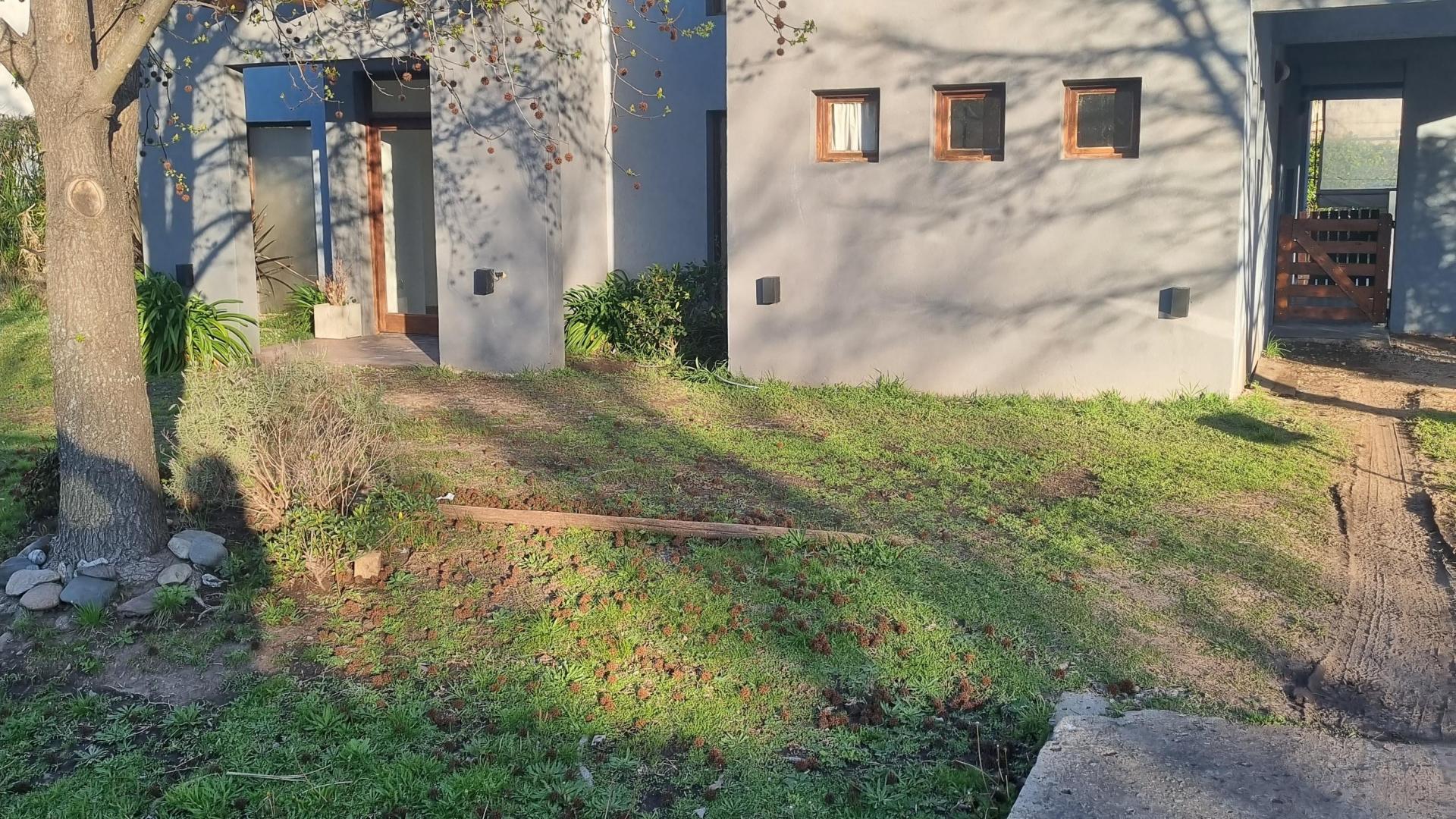 HERMOSA CASA 4 AMBIENTES BARRIO LOS JAZMINES PILAR DEL ESTE