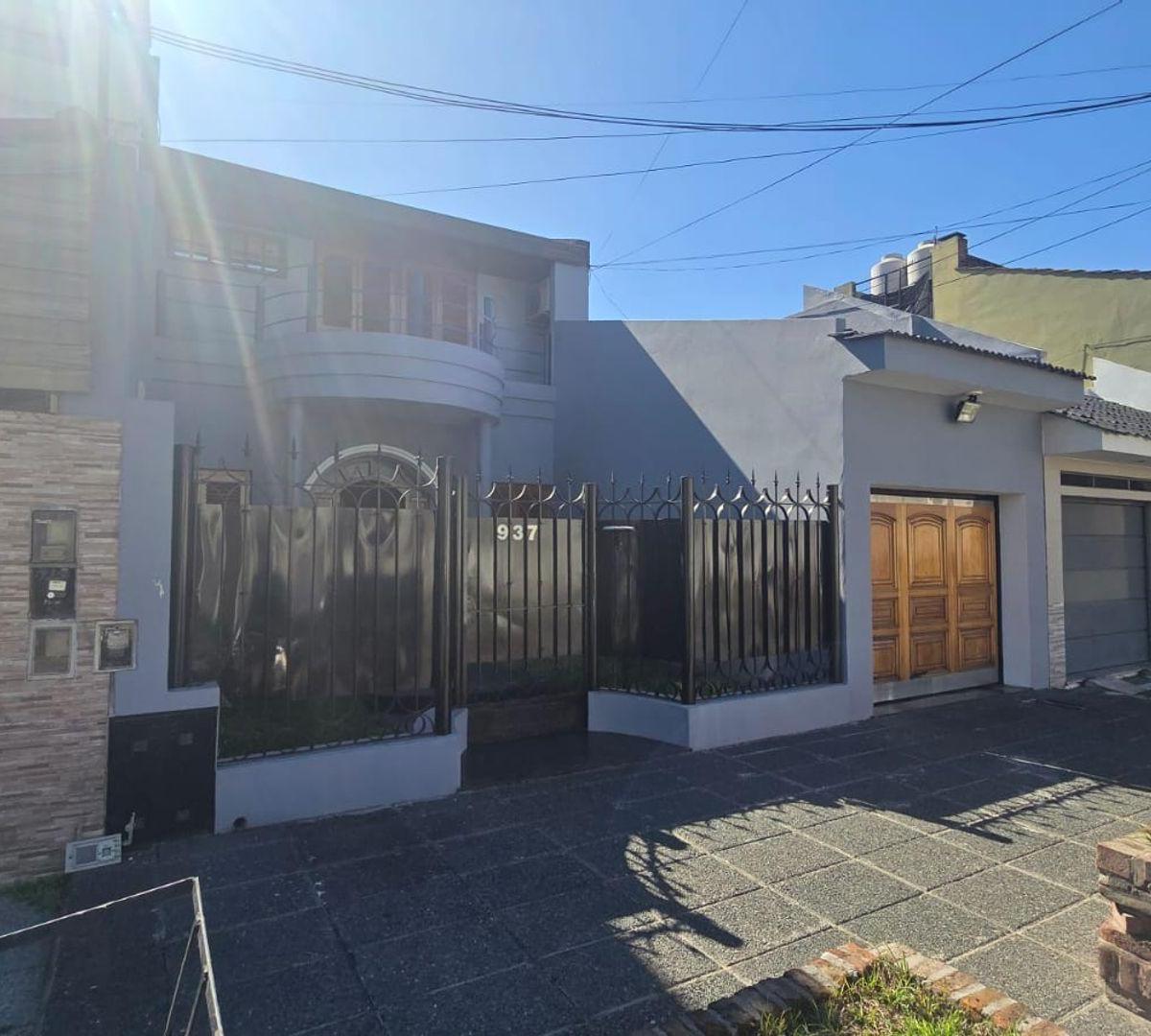Excelente Casa 4 Amb, Jardin, Quincho, Coch, Lanús. 5