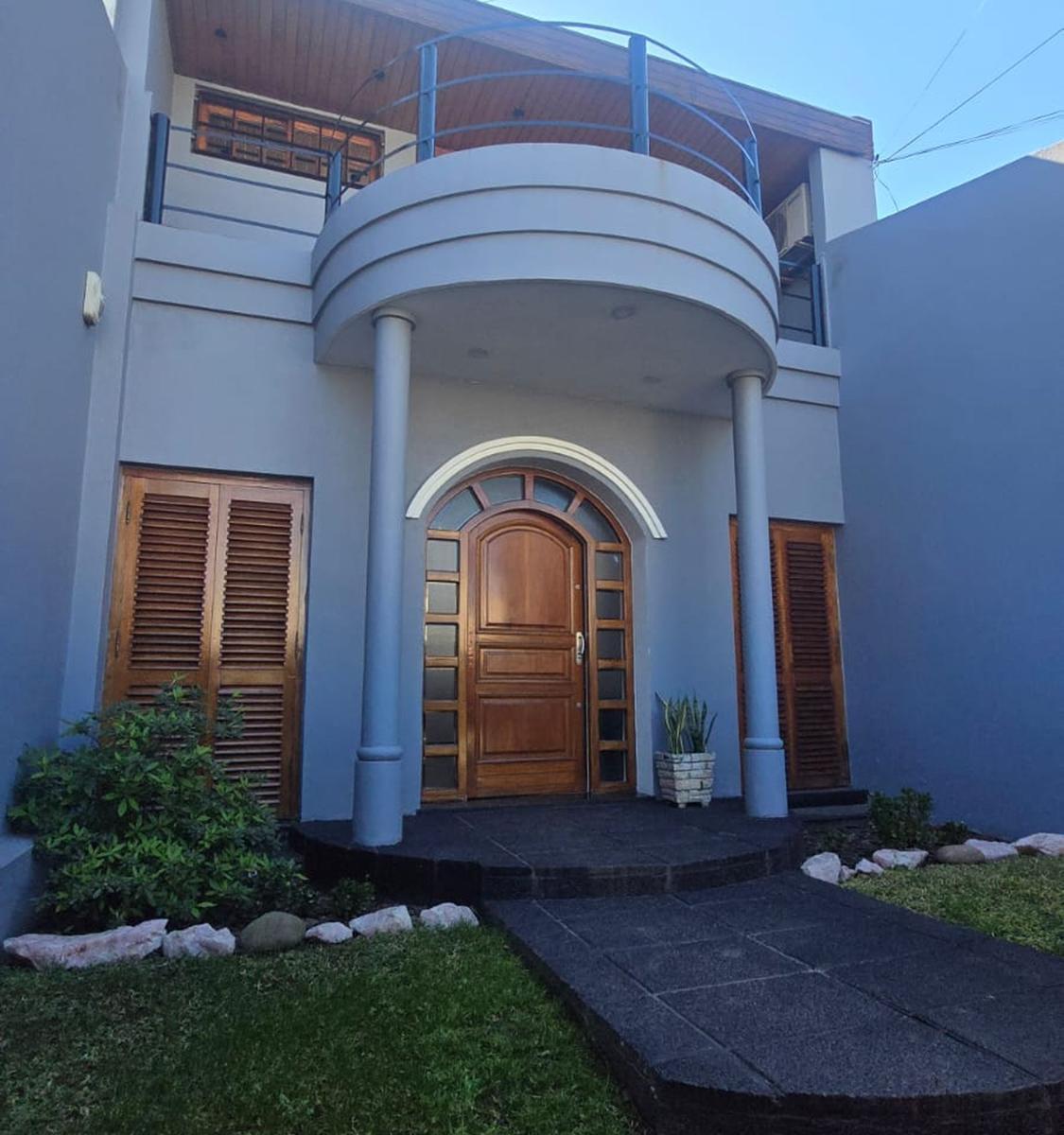Excelente Casa 4 Amb, Jardin, Quincho, Coch, Lanús. 5