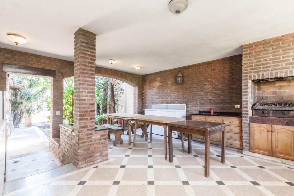 Venta Imponente Chalet S/lote de 17x48 Lanús Este 3