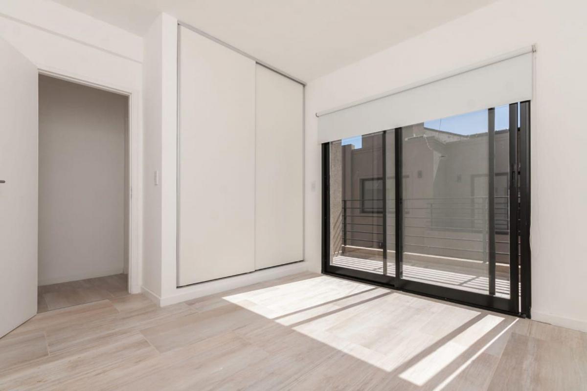 Departamento de 3 Amb. C/cochera y Parrilla. 2