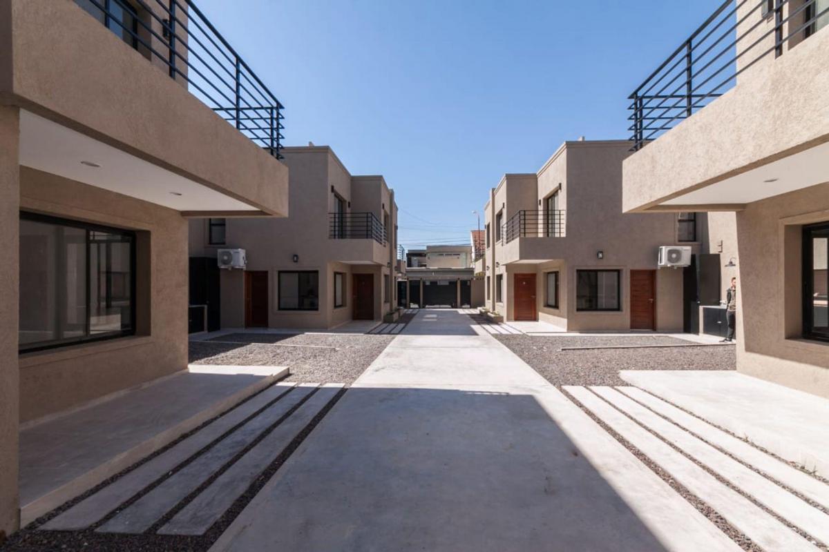 Departamento de 3 Amb. C/cochera y Parrilla. 5