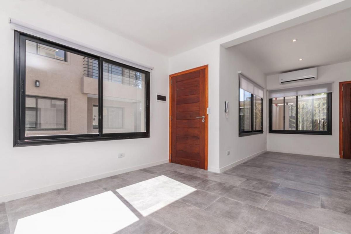 Departamento de 3 Amb. C/cochera y Parrilla. 2