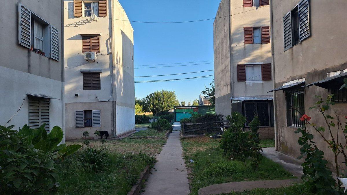 Venta Dpto 4 Amb. Barrio Cgt Berazategui 2