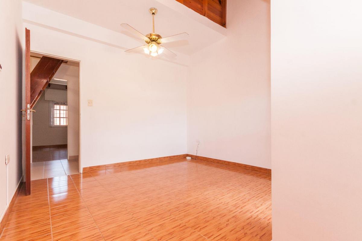 Triplex con Cochera y Patio en Lanus Oeste 4