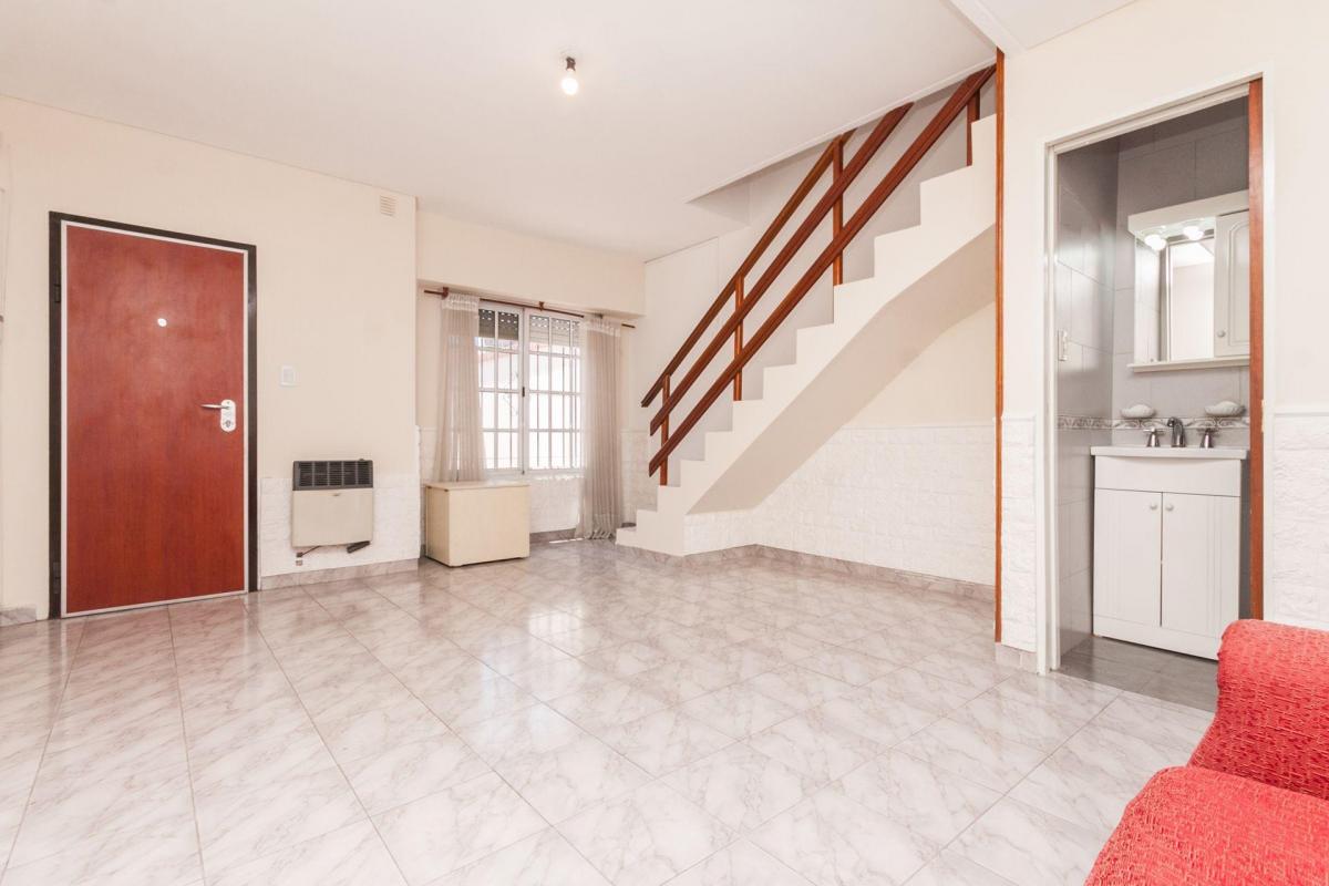 Triplex con Cochera y Patio en Lanus Oeste 5