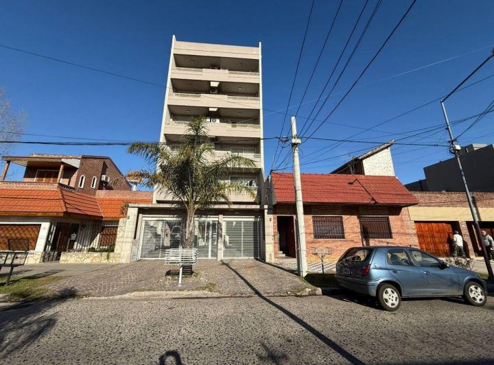 DEPTO. 2 AMB CON BALCON AL FRENTE APTO CREDITO 1