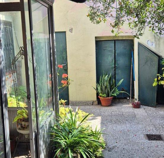 Venta de casa, mas dpto, ideal 2 Flias Lanus 4