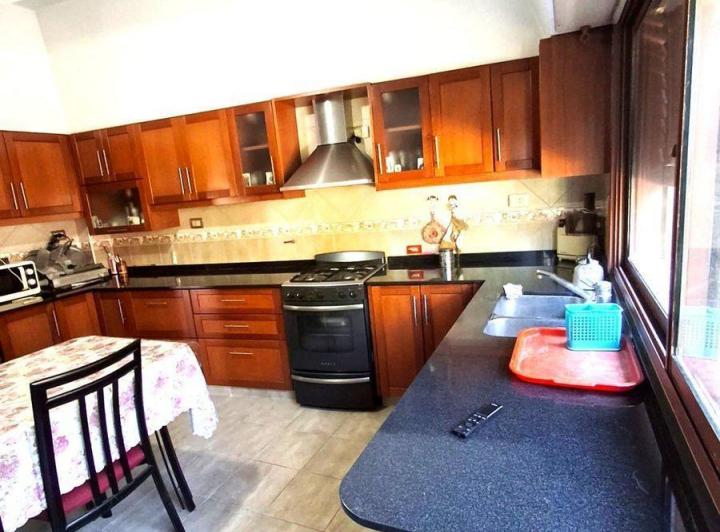 GRAN CASA EN LANUS OESTE 4 DORM+PARQUE+GARAGE 2