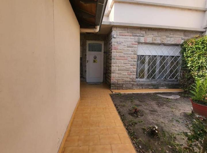 casa en venta lote propio de 8 x 40 Lanús oeste 5