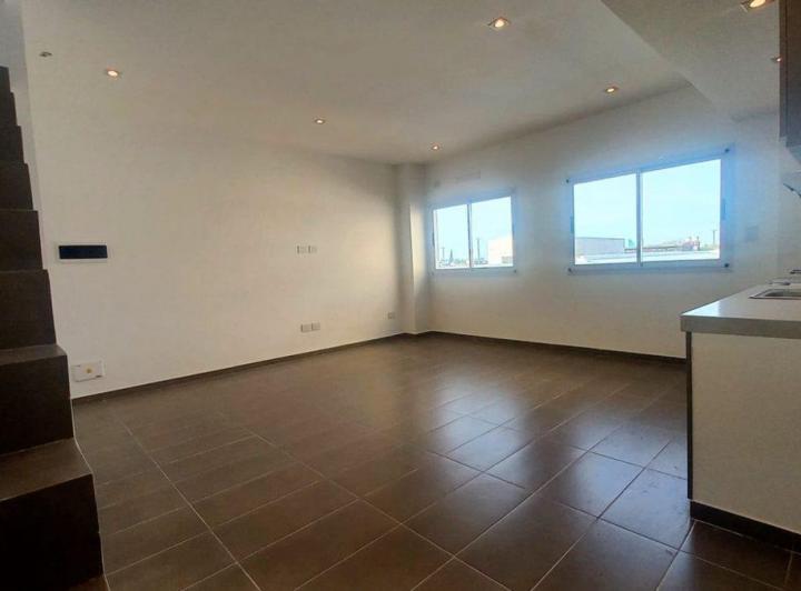 MONOAMBIENTE AL FRENTE A ESTENAR/BALCON Y TERRAZA 4