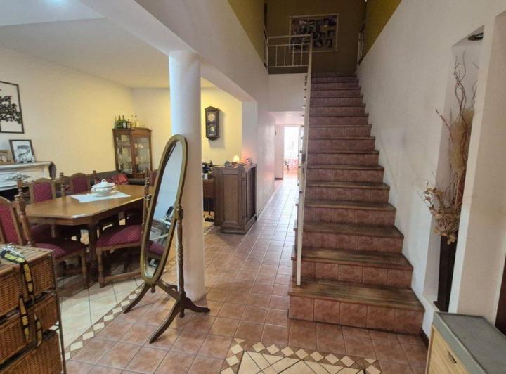 CASA 5 AMB C/COCHERA, PATIO, ALMAGRO APTO CREDITO 5