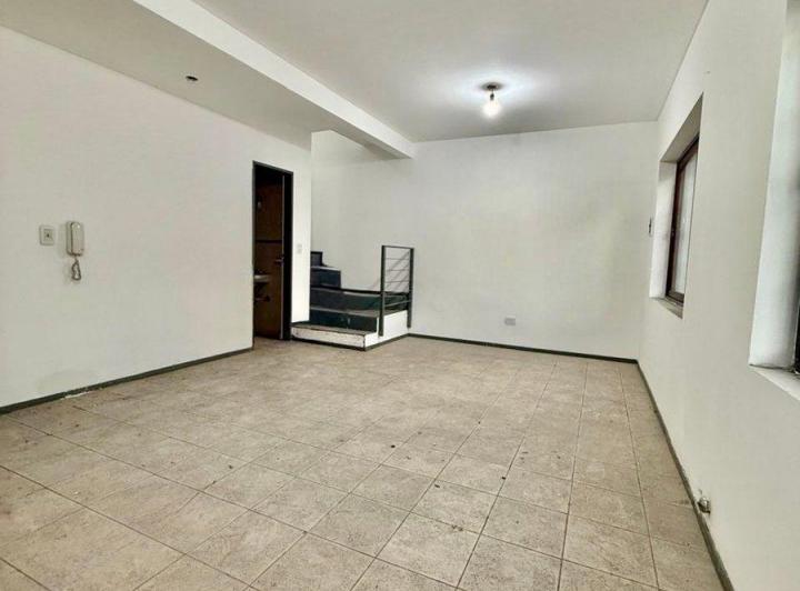 Dúplex de 3 ambientes con cochera, patio y terraza 3