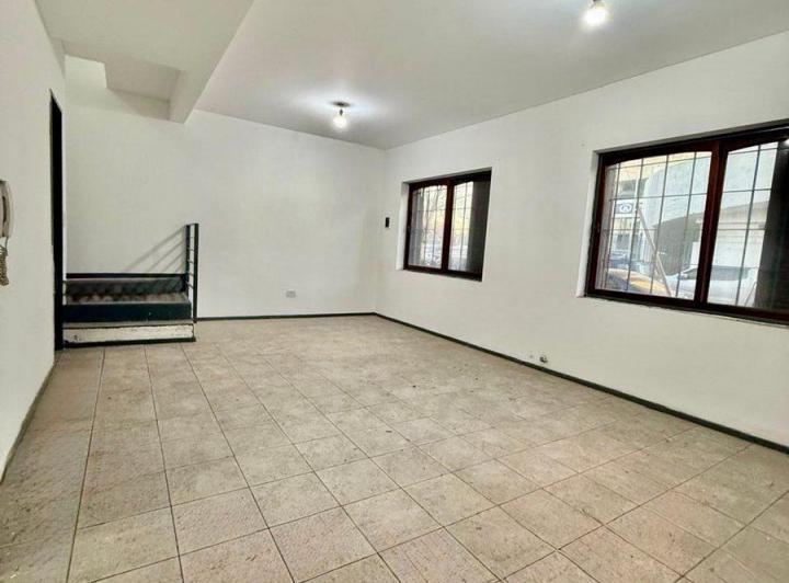 Dúplex de 3 ambientes con cochera, patio y terraza 2