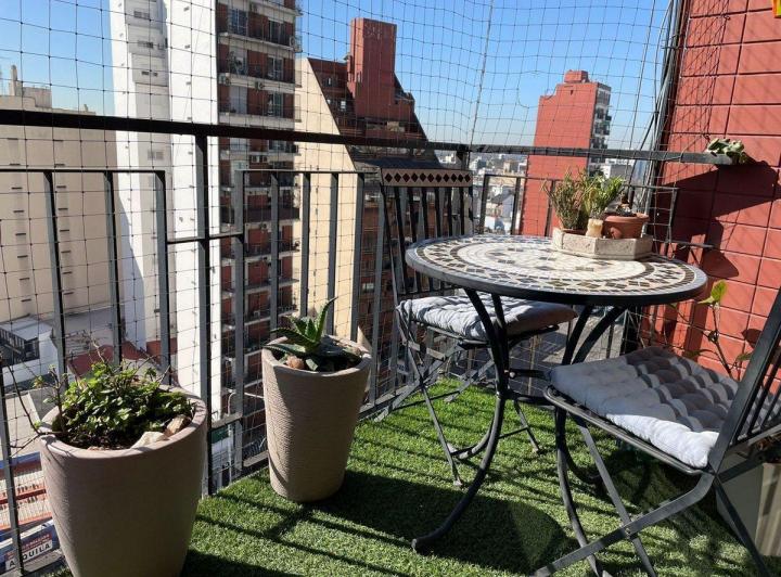 DPTO.EN VENTA 4 AMBTS.AL FRENTE-PISO 10-AVELLANEDA 2