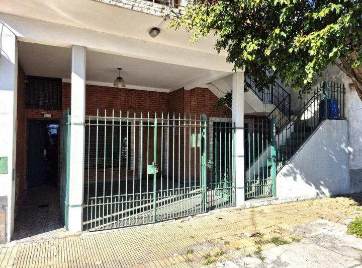 CASA/PH-3 AMB-COCHERA- GRAN PATIO -LAVADERO-ALSINA 4