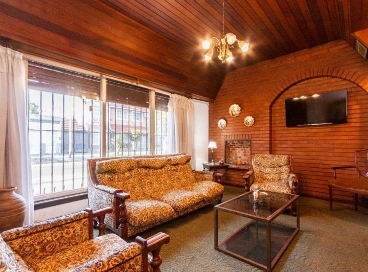 Venta PH tipo casa en 2 plantas c parque y quincho 3