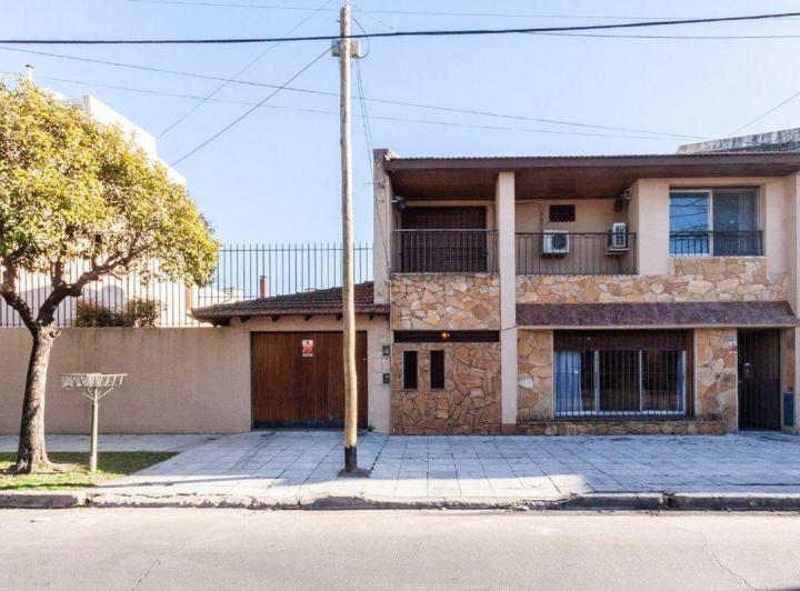 Venta PH tipo casa en 2 plantas c parque y quincho 2