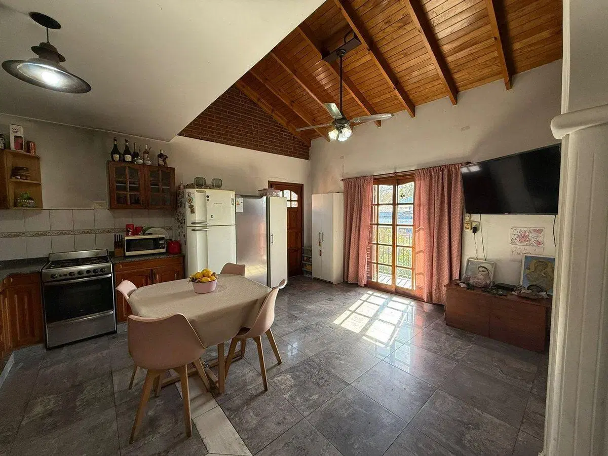 Casa 3 amb. cochera, patio y terraza en Llavallol 2