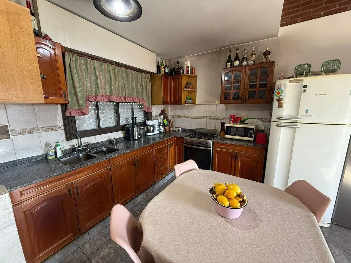 Casa 3 amb. cochera, patio y terraza en Llavallol 5