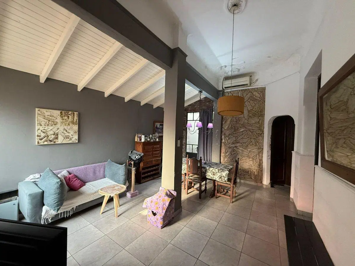 CASA 3 AMB. C/PILETA, QUINCHO, PATIO Y COCHERA 4