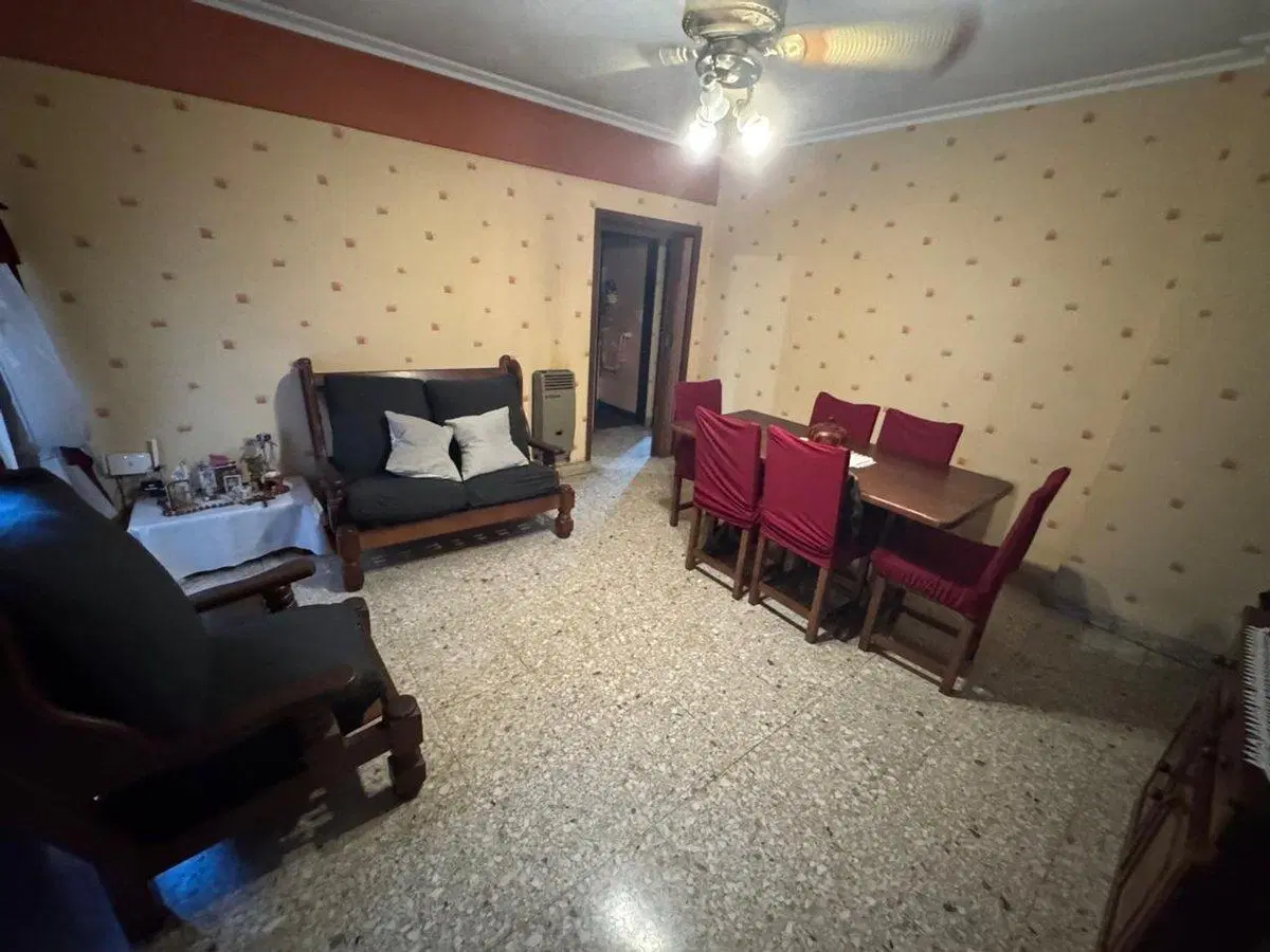 3 AMBIENTES EN LANUSITA C/ COCHERA.- 3