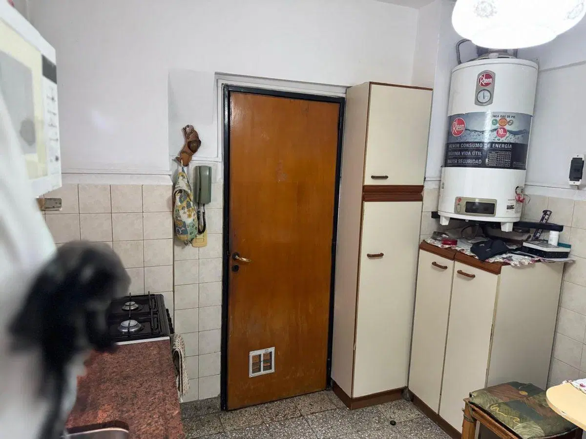 3 AMBIENTES EN LANUSITA C/ COCHERA.- 5