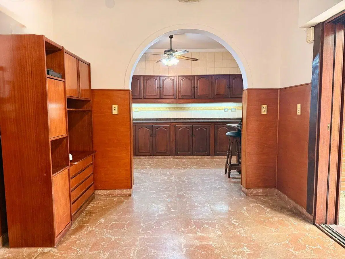 HERMOSA CASA 7 AMB C/COCHERA PATIO Y PILETA 5