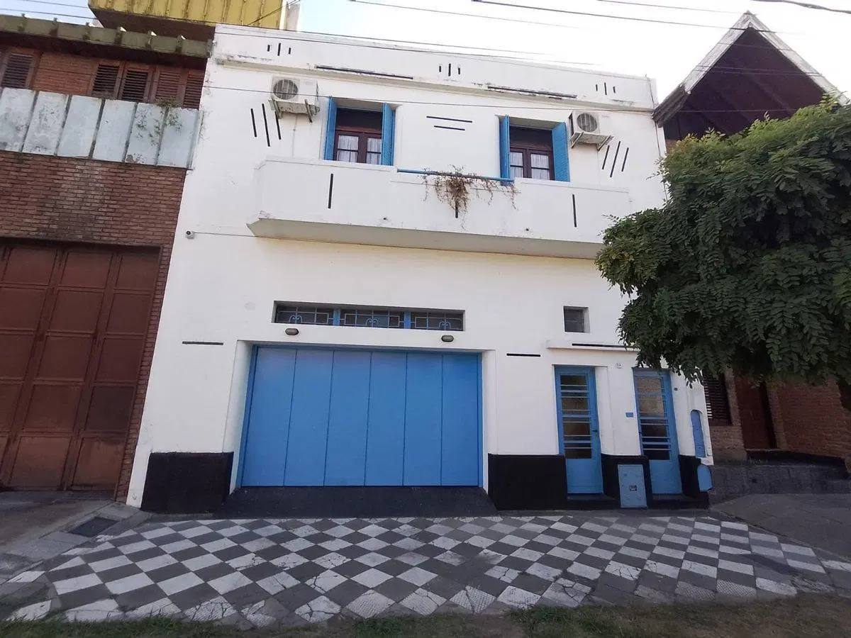 CASA 5 AMB +SALON C/PARQUE Y PISCINA 4