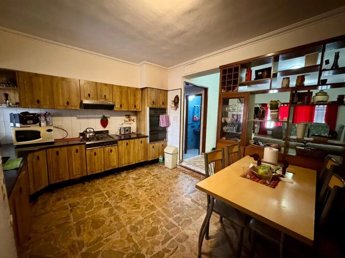 VTA CASA 4 AMB / COCHERA / PATIO / BUENA UBICACION 3