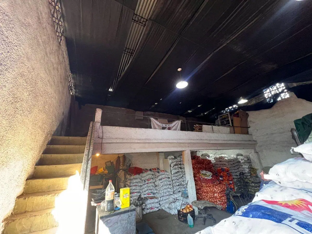 OPORTUNIDAD! GALPON-DEPOSITO DE 168M2 LANUS ESTE! 3