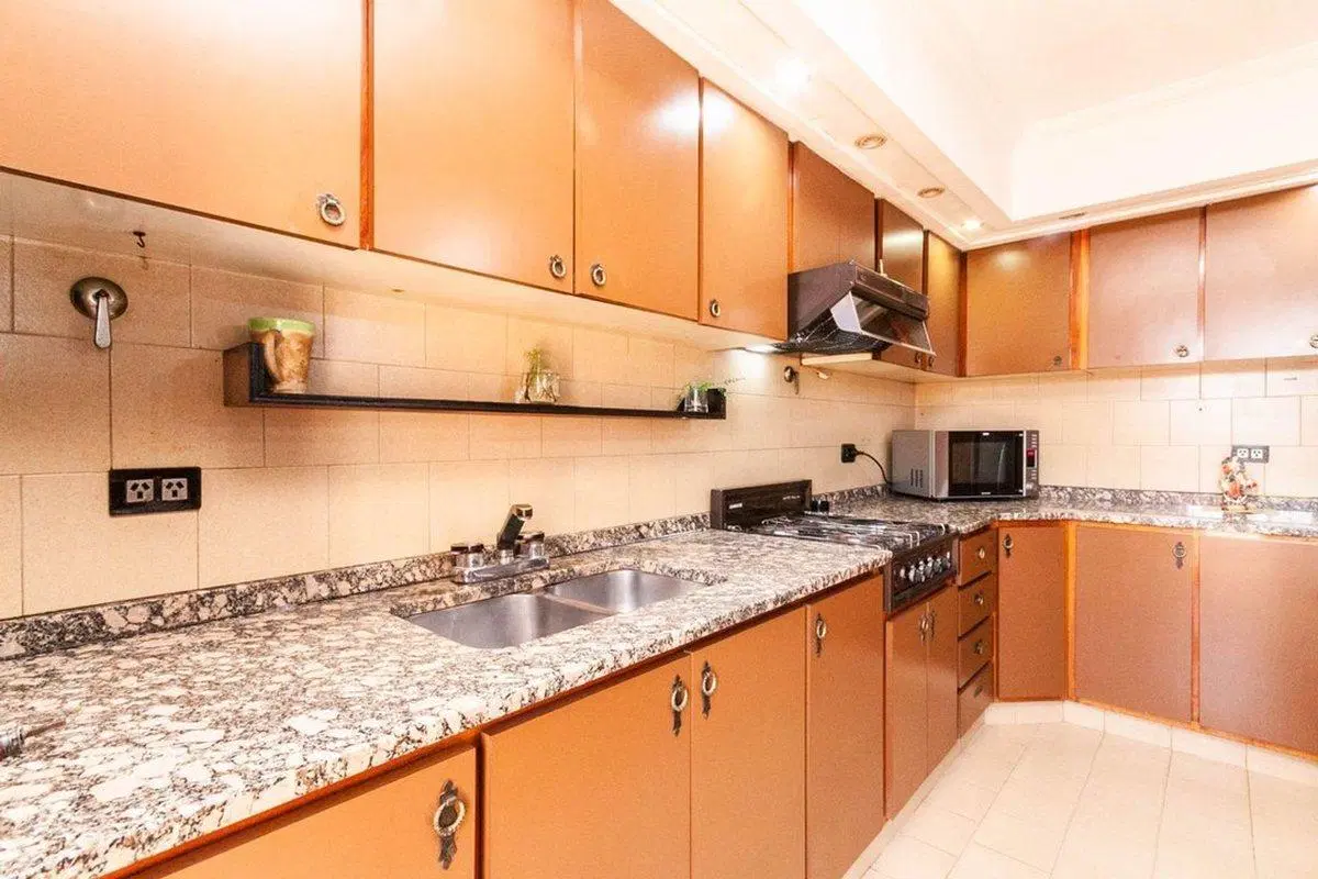 Casa multifam. en lote de 8,66 x 26,98 c/galpón 2