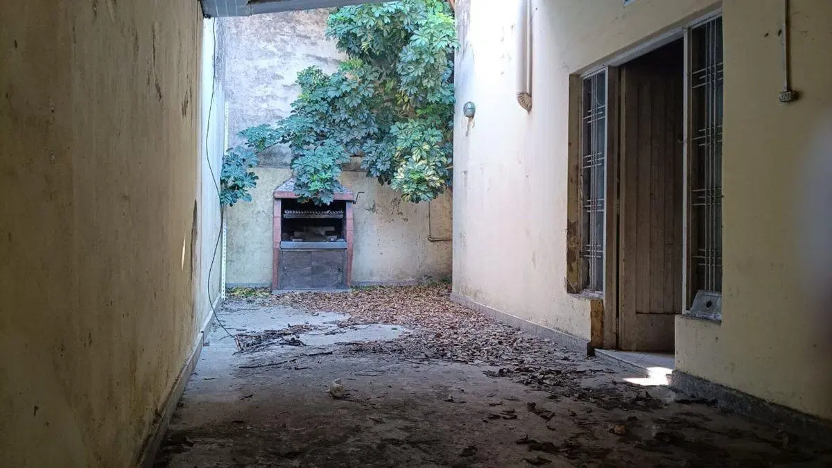 CASA 3 AMB "A REFACCIONAR" C/PATIO, LOCAL Y GARAJE 2