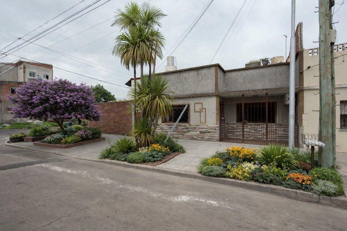VENTA DE CASA 3 AMB CON COCHERA APTO CREDITO