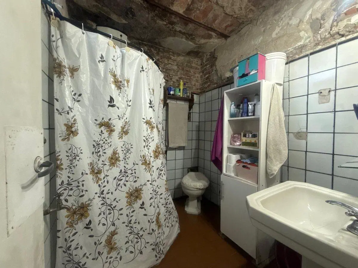 PH EN VENTA CON COCHERA -LANÚS ESTE 2