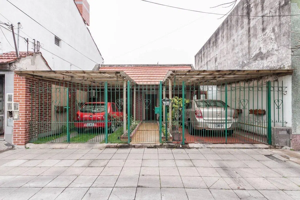 CASA PARA 2 FAMILIAS CON 2 COCHERAS Y JARDIN 3