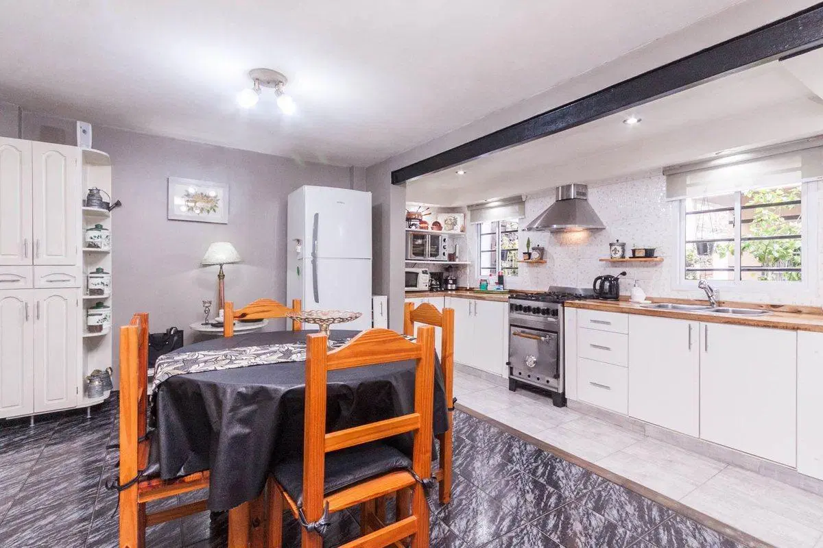 CASA PARA 2 FAMILIAS CON 2 COCHERAS Y JARDIN 5