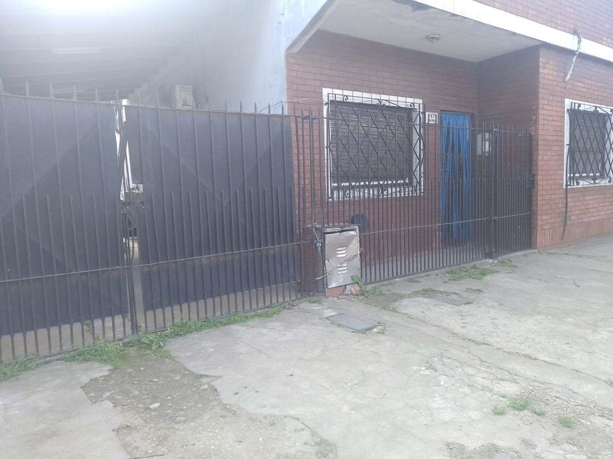VENTA CASA 3 AMB CON COCHERA+MONOAMB LANUS ESTE