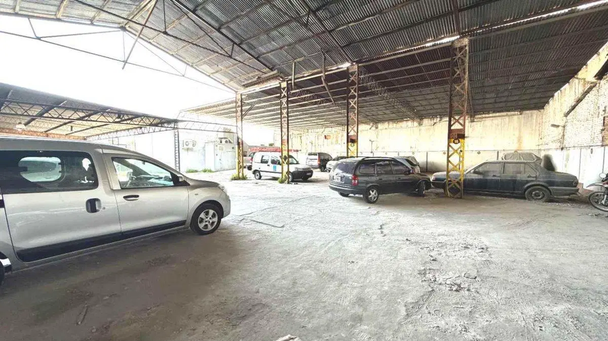 ALQUILER GALPÓN + LOCALES DE 907m² Av. H.Yrigoyen 3