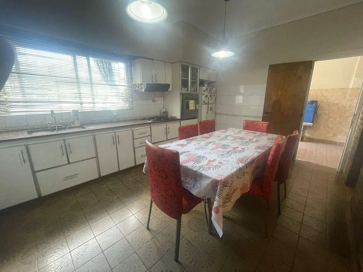 CASA 5 AMBIENTES CON JARDIN Y QUINCHO 4