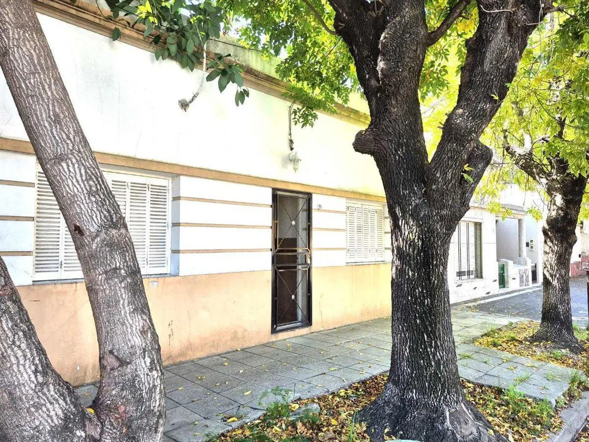 CASA A REFORMAR-4 dormitorios- terraza-LANUS OESTE 5