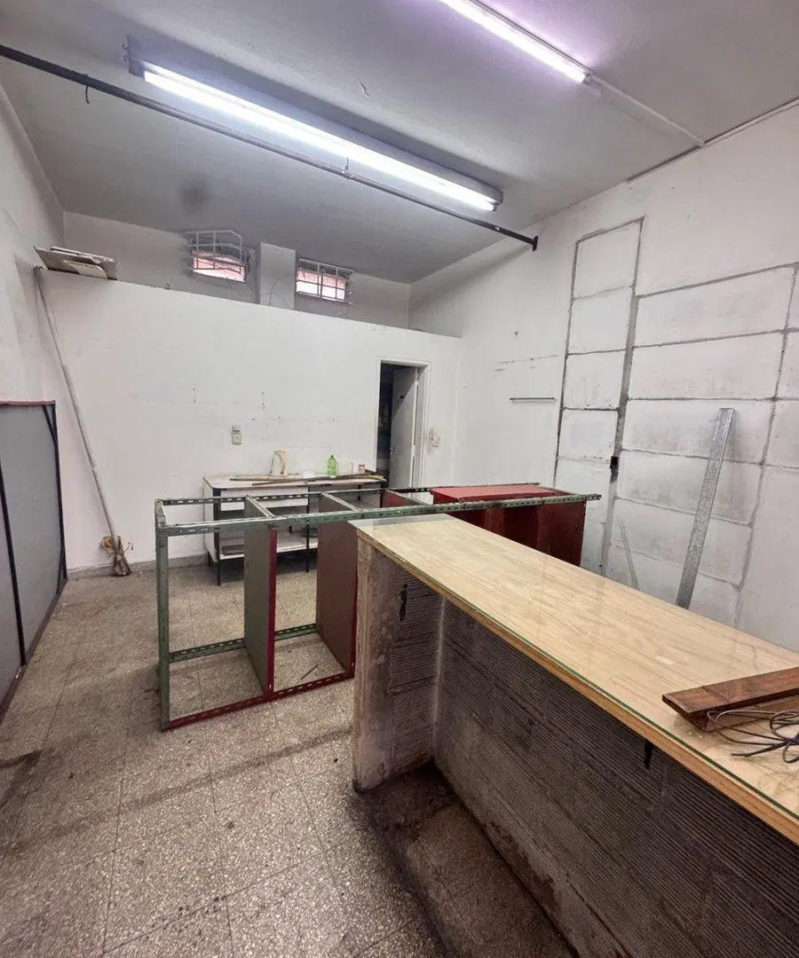 ALQUILER LOCAL SOBRE AVENIDA COMERCIAL LANUS OESTE 3