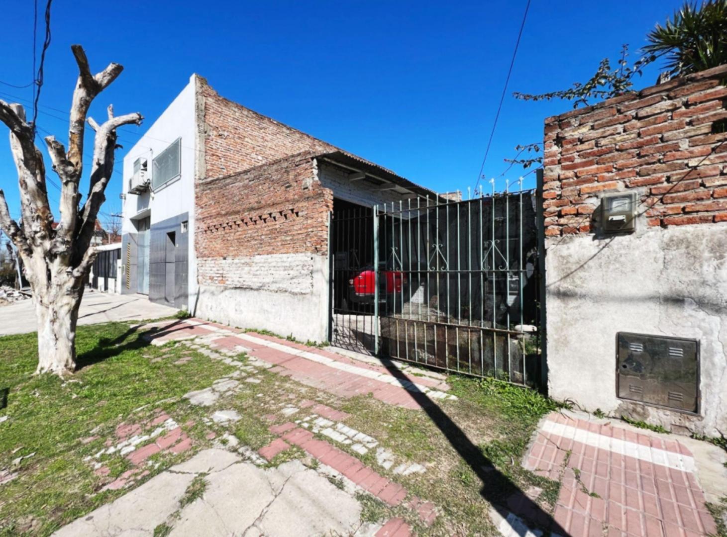 OPORTUNIDAD CASA DE 3AMB.C/COCHERA.FONDO LIBRE.